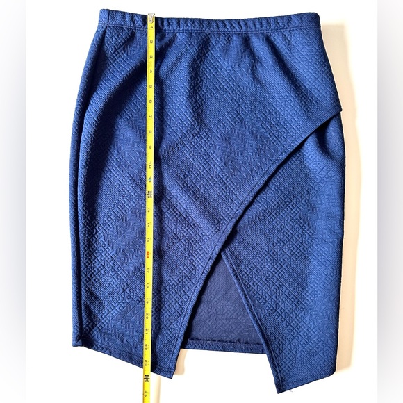 Elastic Waist Asymmetrical Skirt - Picture 5 of 6